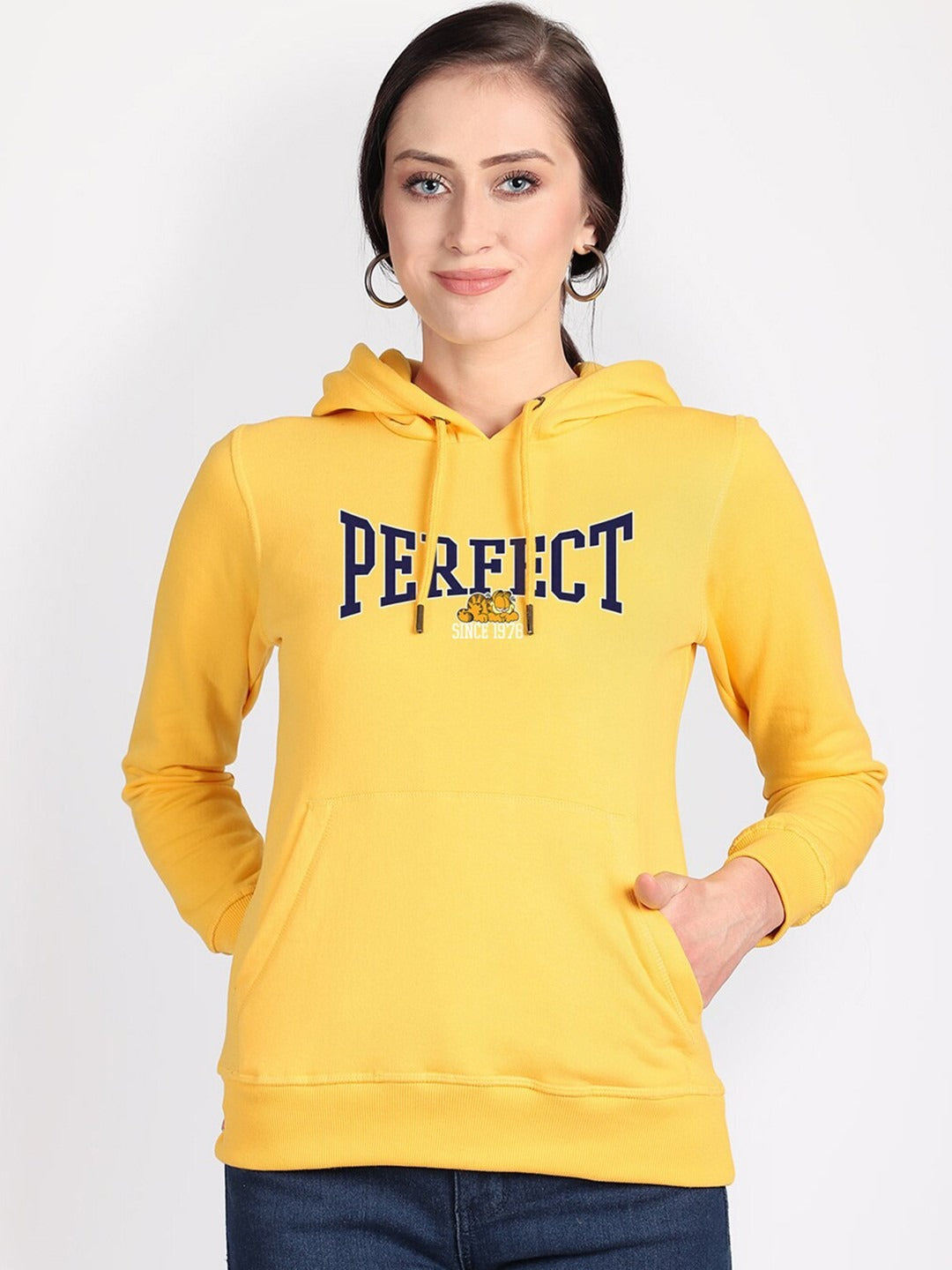 Garfield Printed Hooded Pullover Yellow Hoodie for Women – Casual Streetwear Pakistan | PRINDA