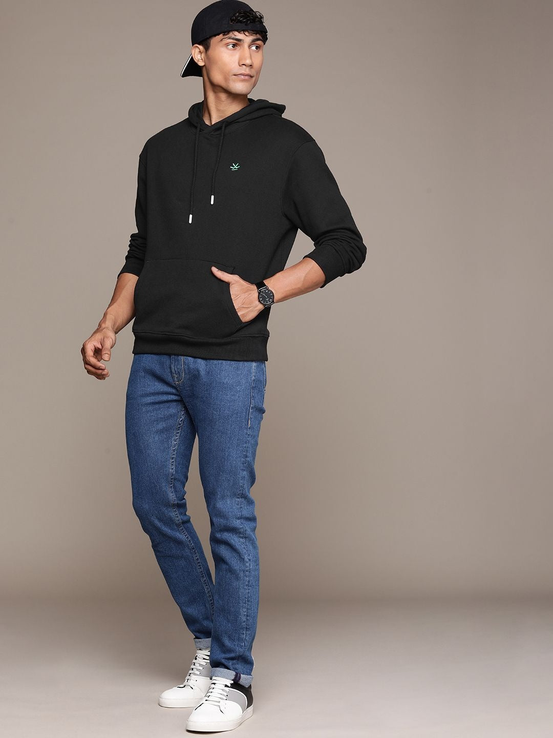 Solid Hooded Pullover Sweatshirt – Comfortable Winter Hoodie for Men in Pakistan