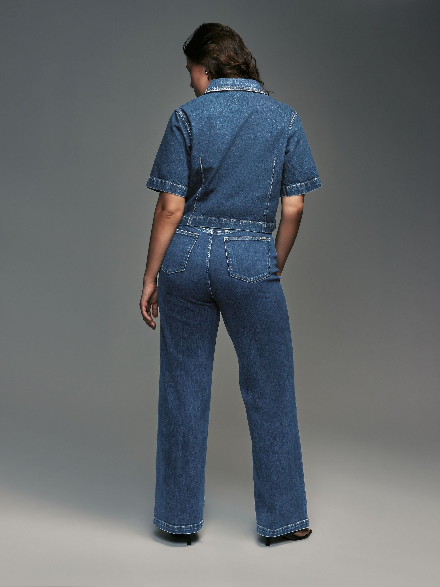 Women Dark Blue Wide Leg Hourglass Jeans – High Waist Flattering Fit Denim Pants in Pakistan | PRINDA