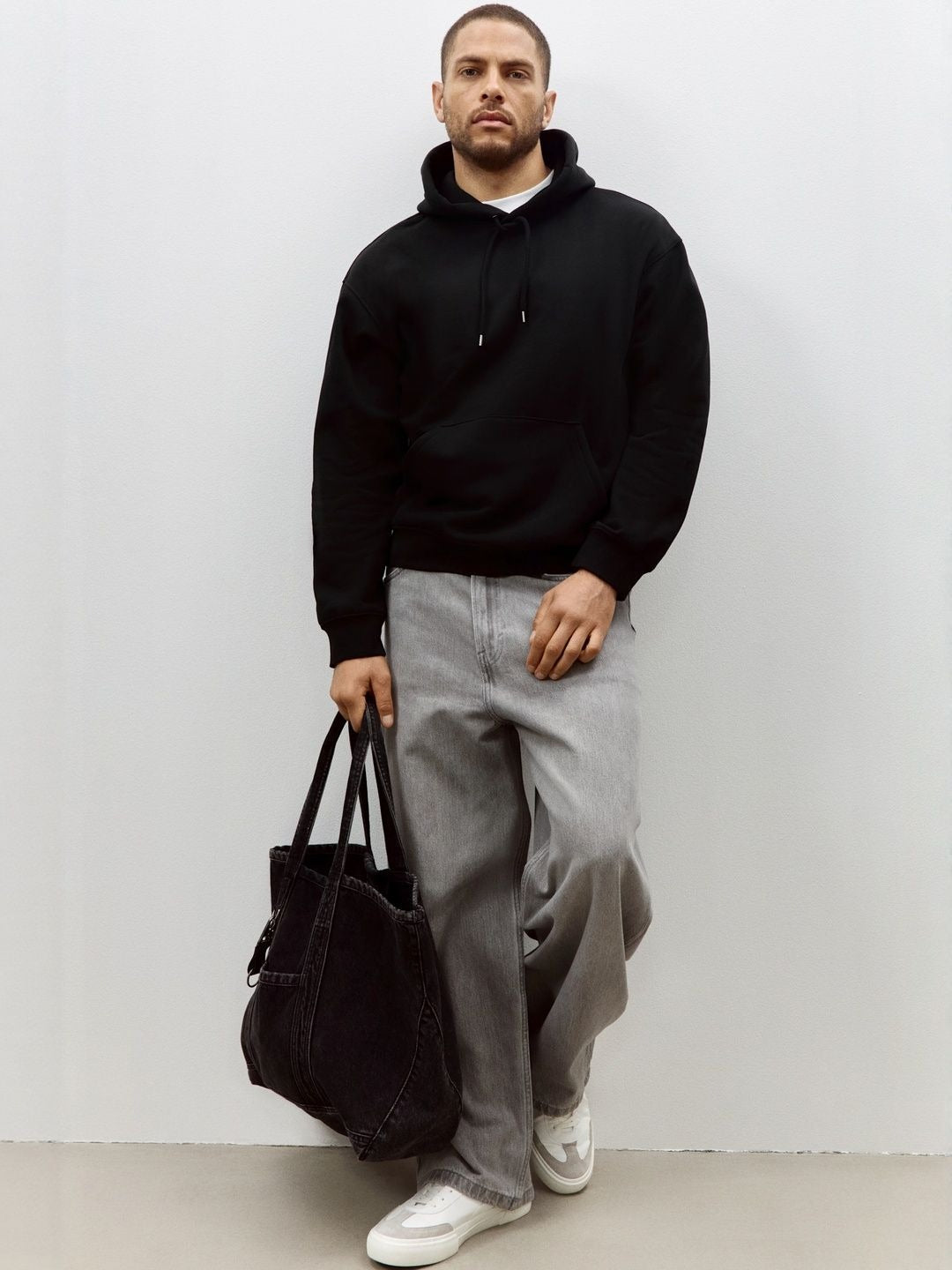 Men Black Relaxed Fit Hoodie – Comfortable Streetwear Style in Pakistan | PRINDA