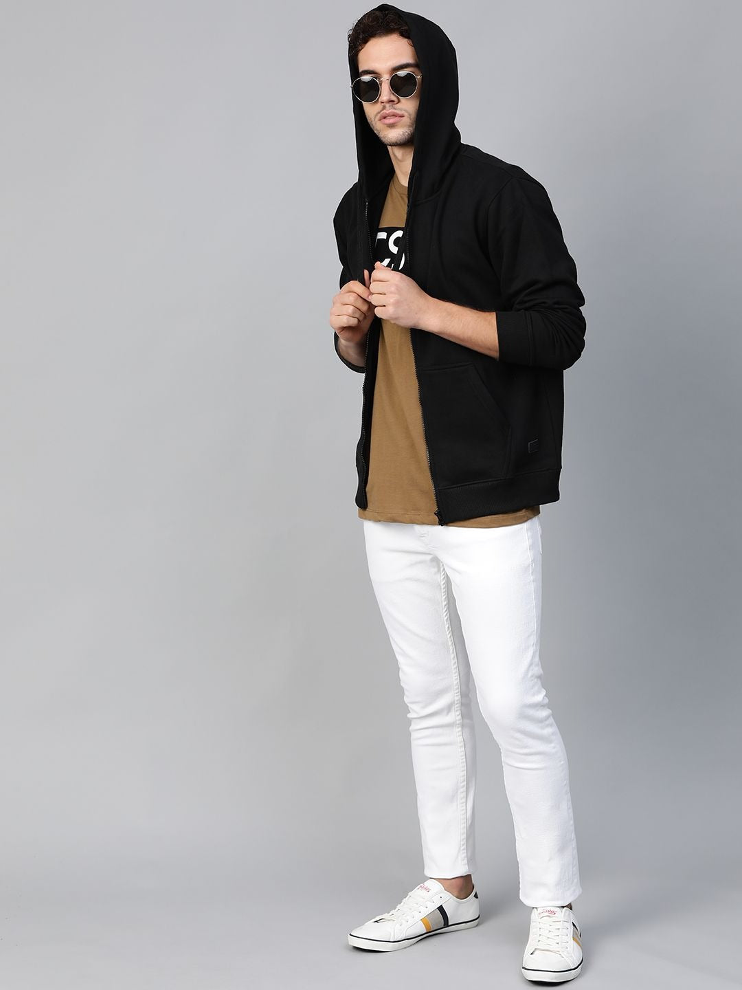 Men Black Solid Hooded Sweatshirt – Cotton Fleece Pullover Hoodie for Men in Pakistan | PRINDA