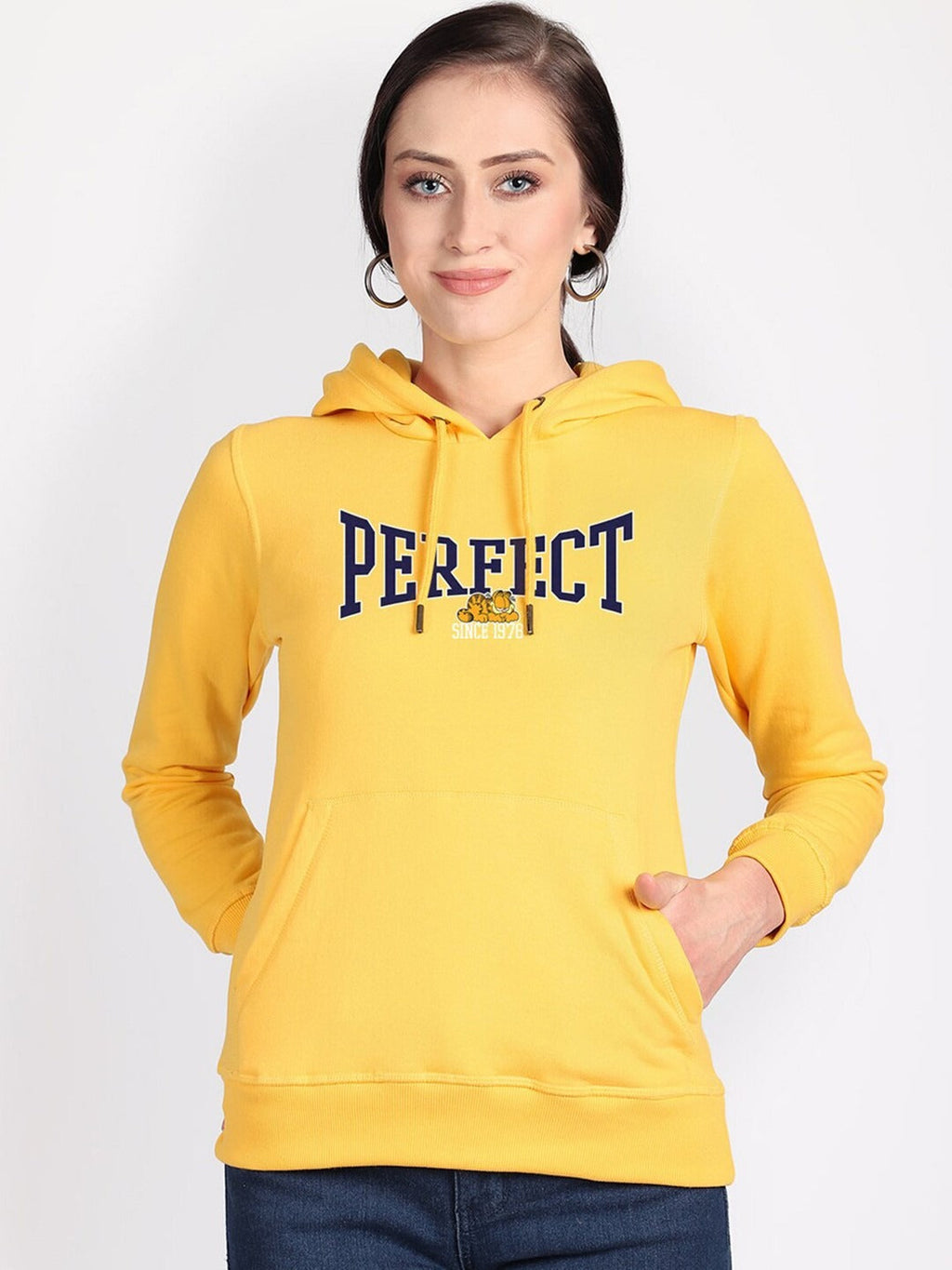 Garfield Printed Hooded Pullover Yellow Hoodie for Women – Casual Streetwear Pakistan | PRINDA