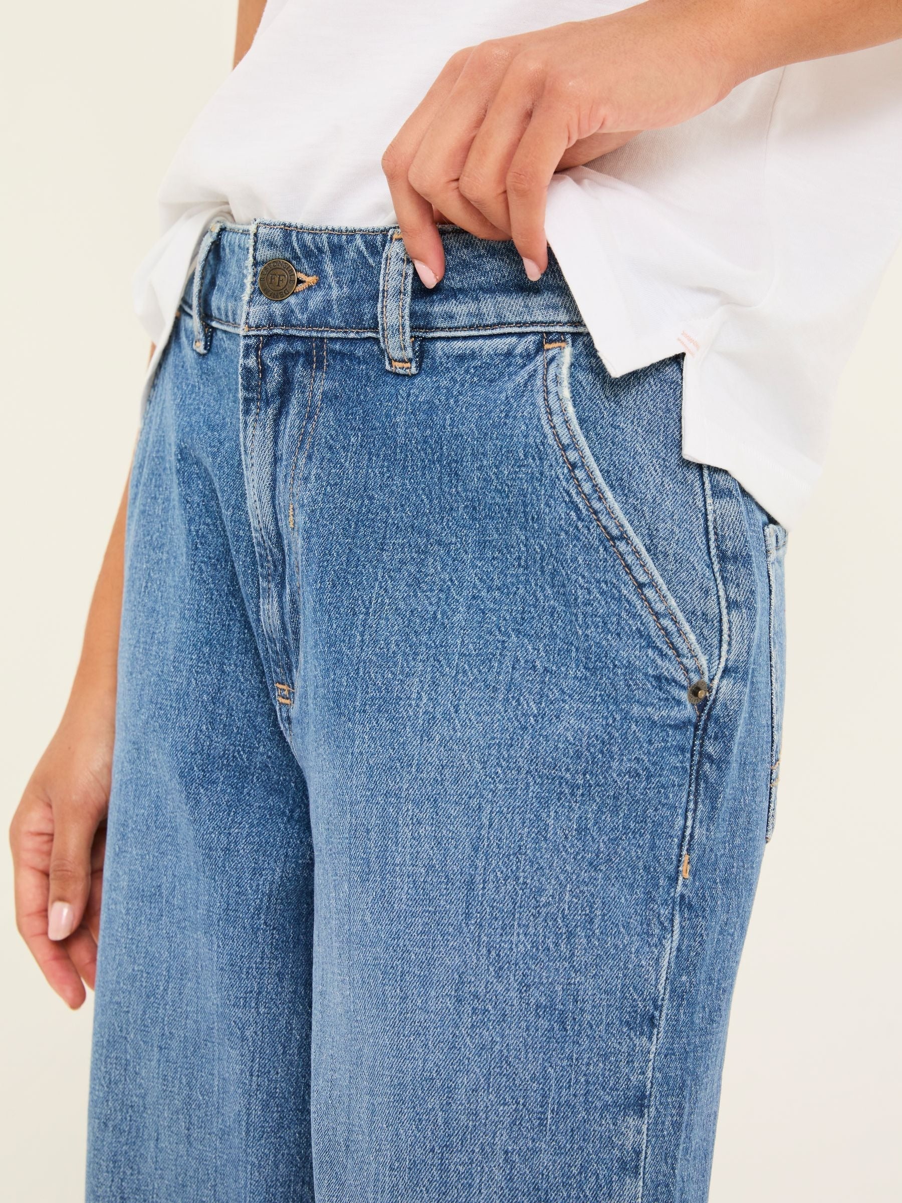 Women FatFPRINDA Hove Blue Denim Wide Leg Crop Jeans – Stylish Cropped Denim for Pakistani Women