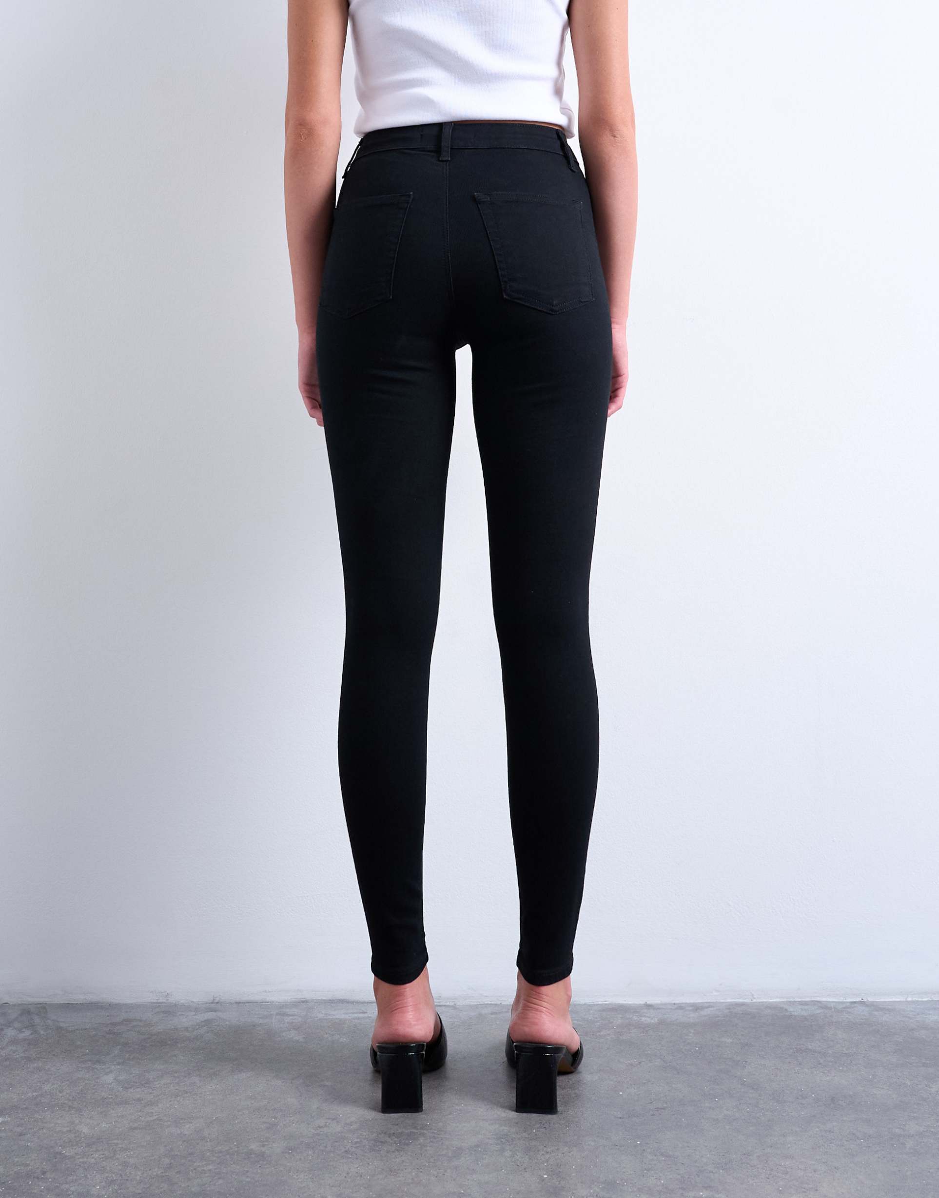 Women Skinny Jean in Black – Slim Fit Stretch Denim | PRINDA