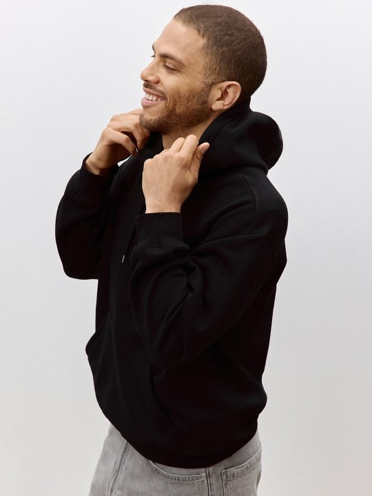 Men Black Relaxed Fit Hoodie – Comfortable Cotton Sweatshirt for Everyday Style in Pakistan | PRINDA