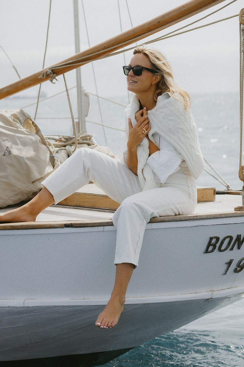 Women Cropped Scallop Detail Denim Jeans – Feminine Scallop Hem, Trendy Cropped Fit | PRINDA