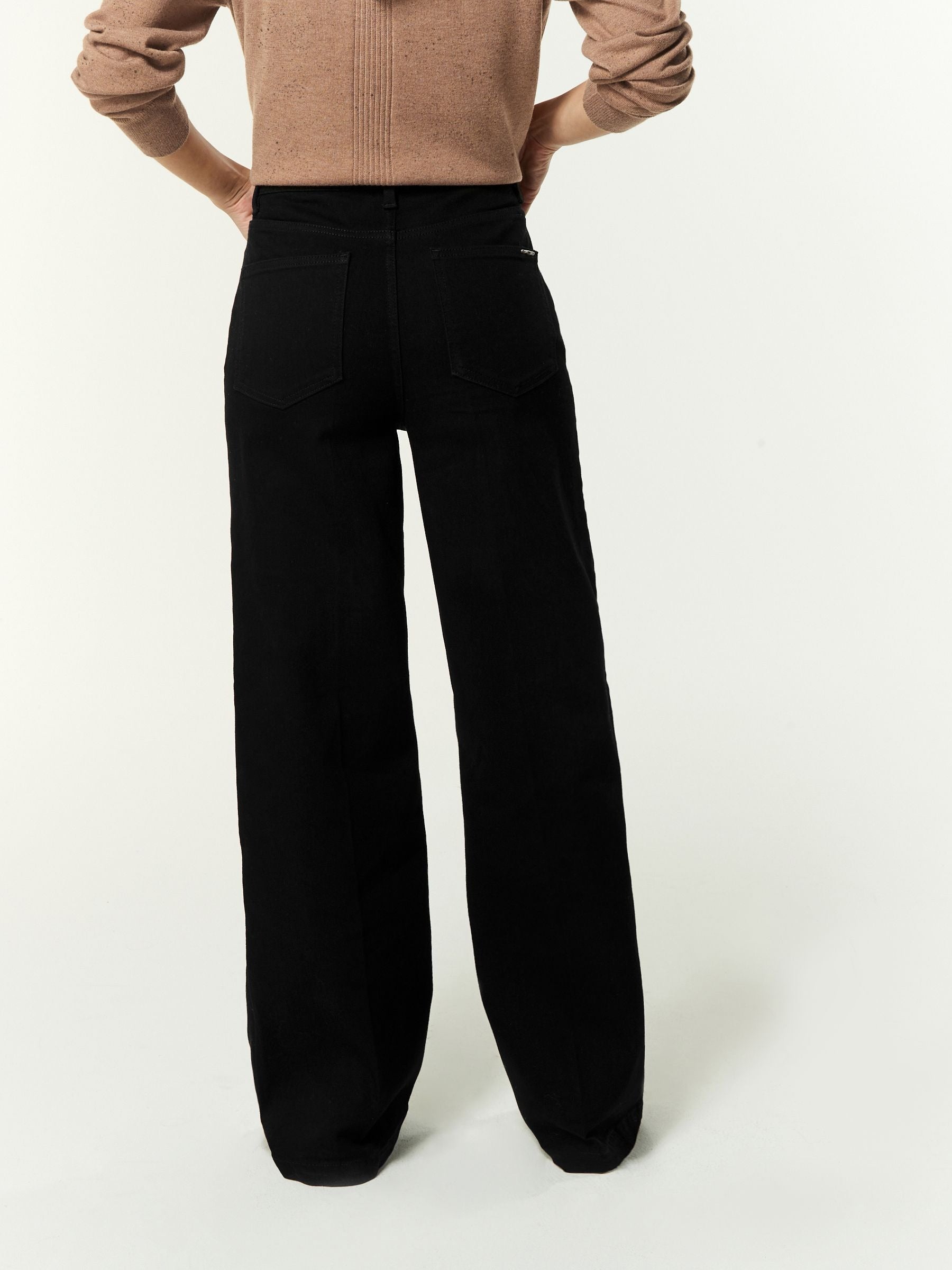 Women Black Wide Leg Jeans – High Waist Loose Fit Denim Pants for Women in Pakistan | PRINDA