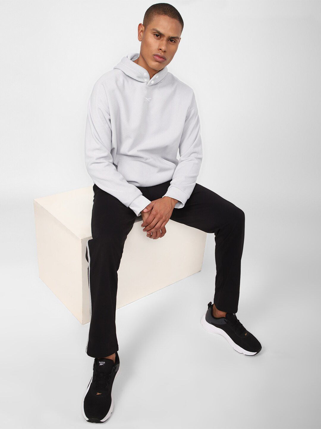 Men Hooded Sweatshirt – Stylish & Comfortable Winter Wear for Men in Pakistan | PRINDA