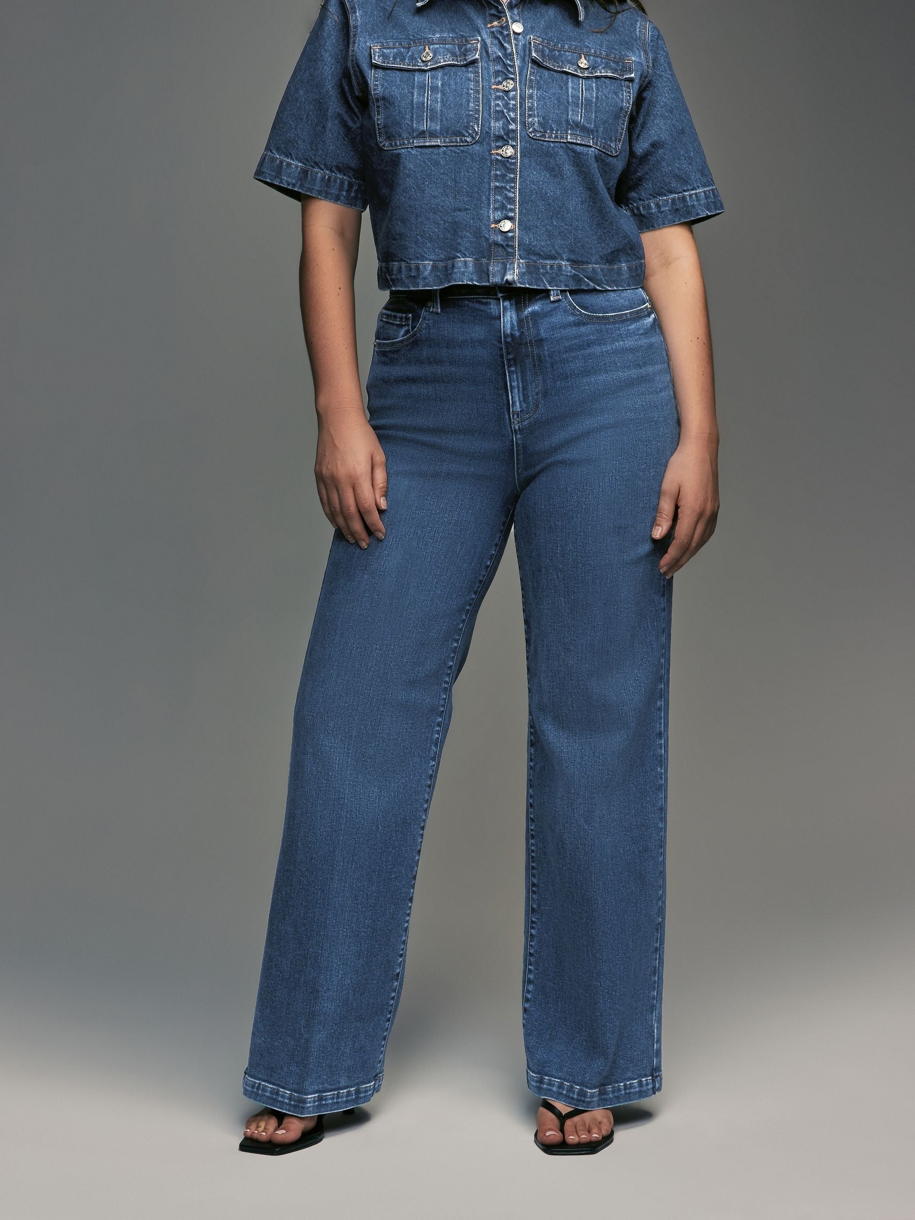 Women Dark Blue Wide Leg Hourglass Jeans – High Waist Flattering Fit Denim Pants in Pakistan | PRINDA