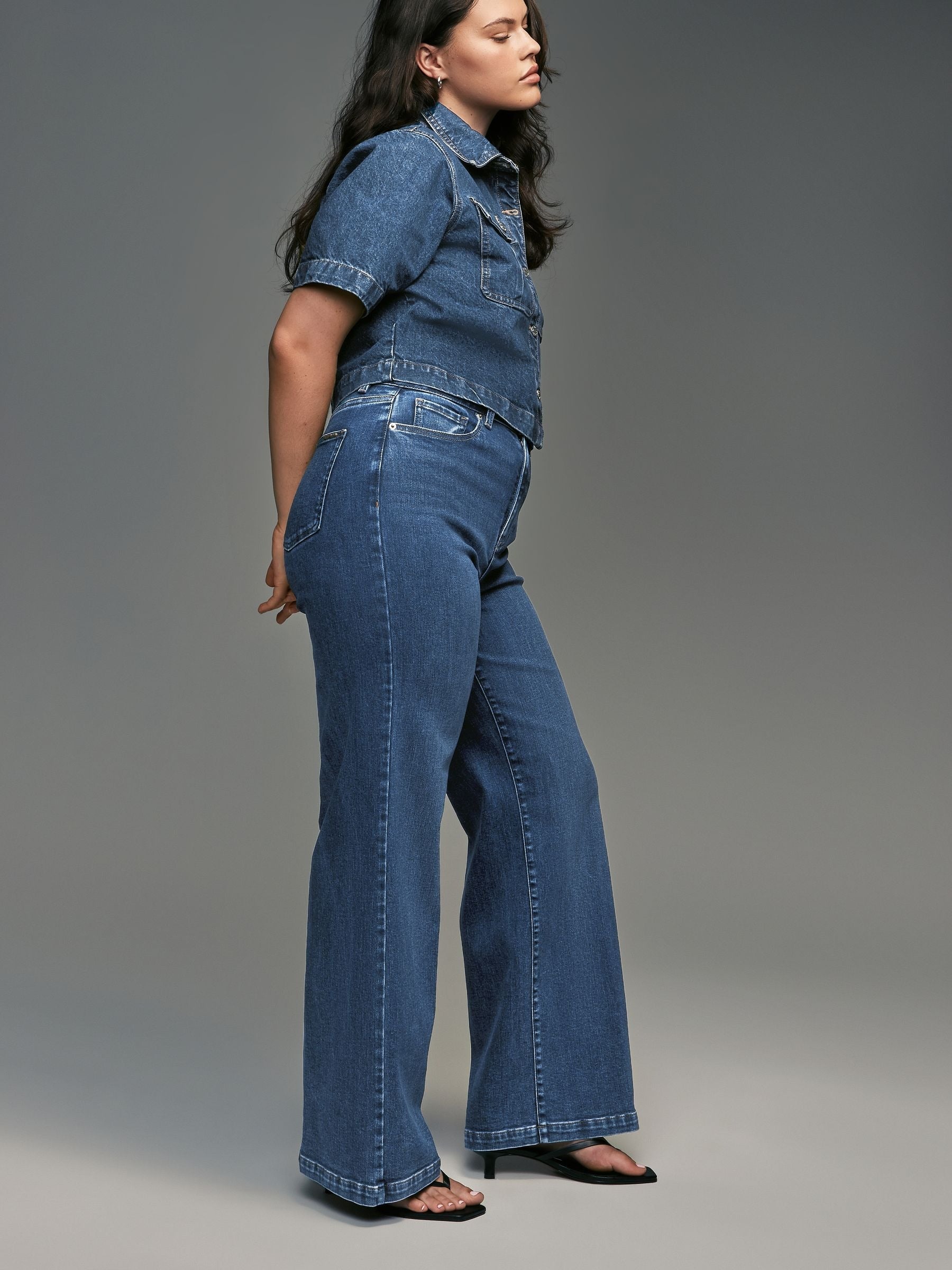 Women Dark Blue Wide Leg Hourglass Jeans – High Waist Flattering Fit Denim Pants in Pakistan | PRINDA