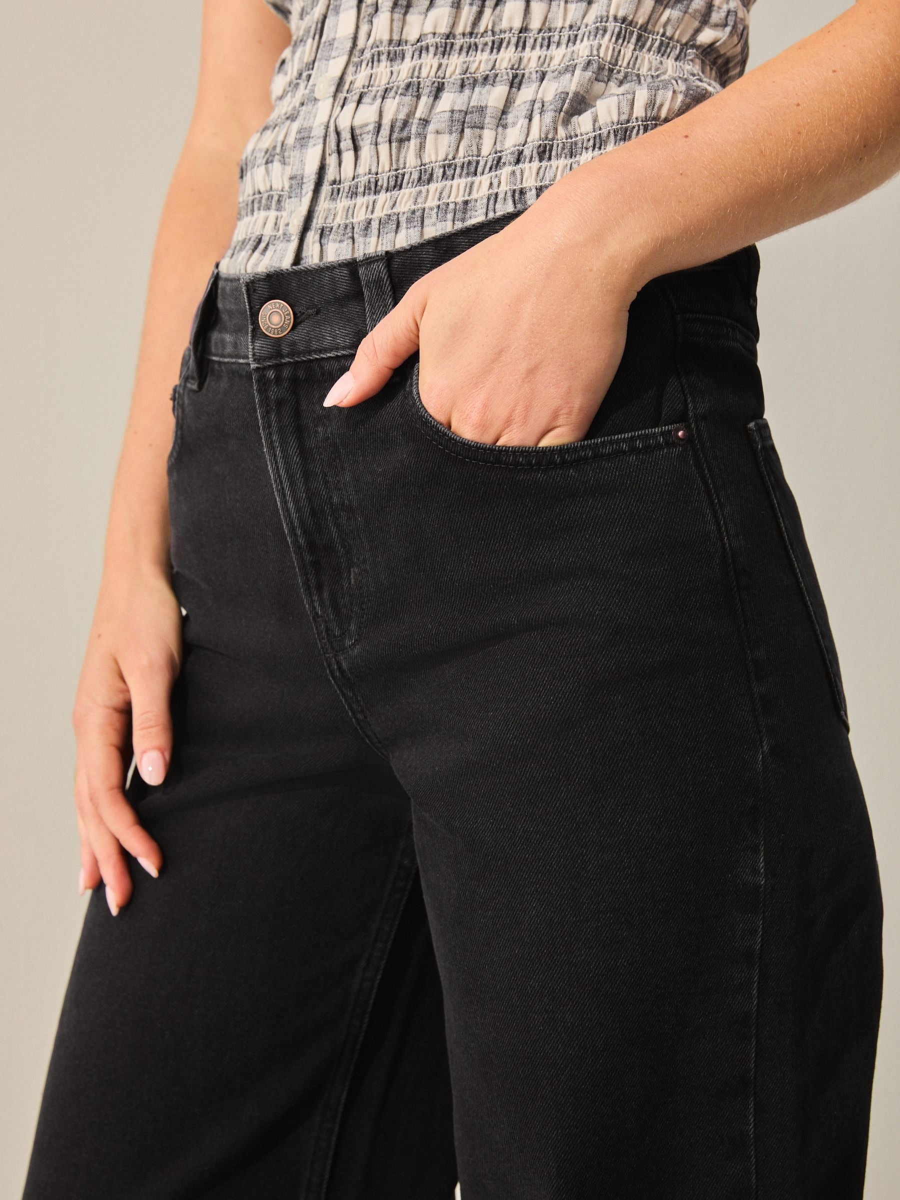 Women Black Wide Leg Jeans – Trendy High Waist Denim Pants for Pakistan | PRINDA