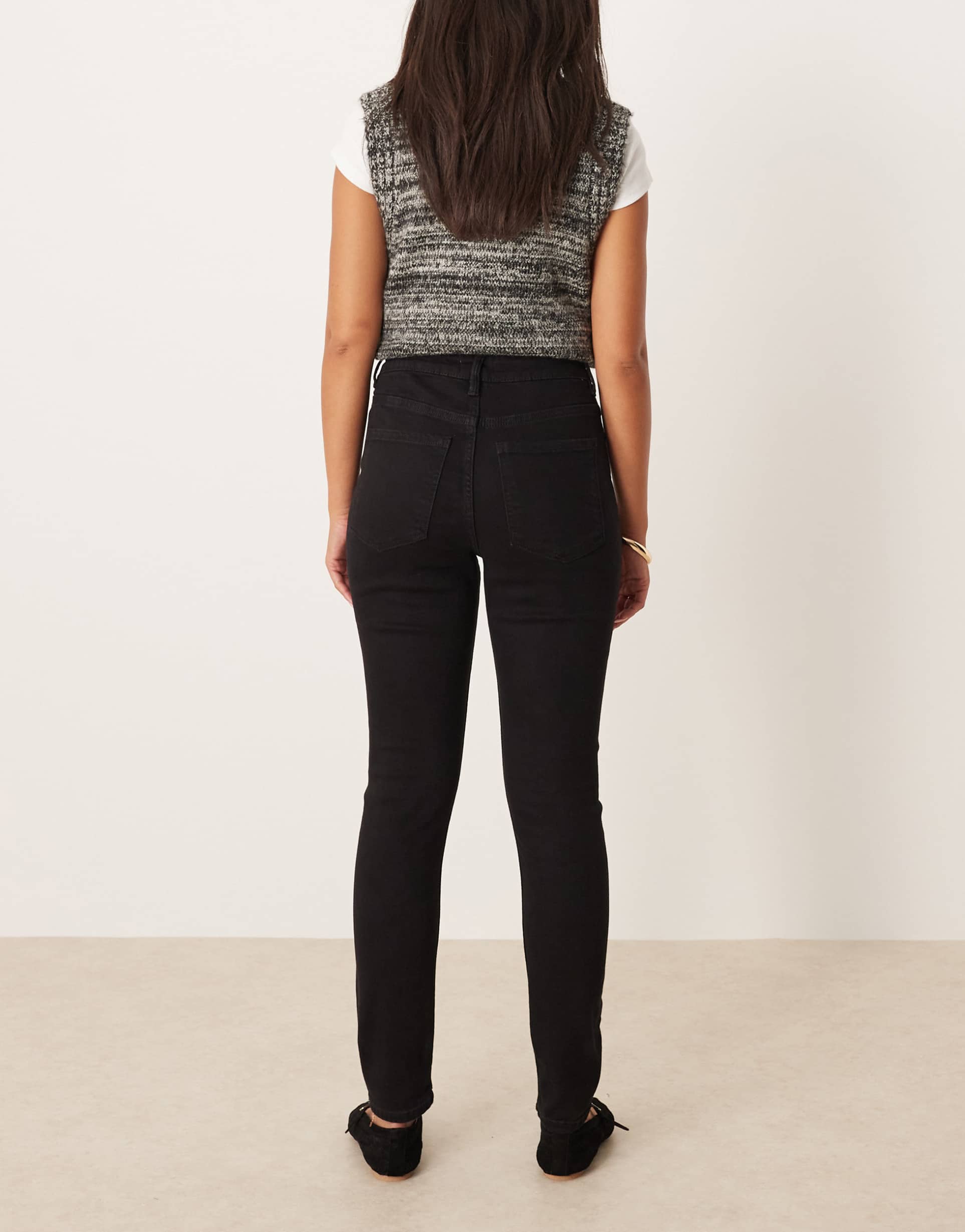 Skinny Jean in Black – Stretchable Slim Fit Denim for Men in Pakistan | PRINDA