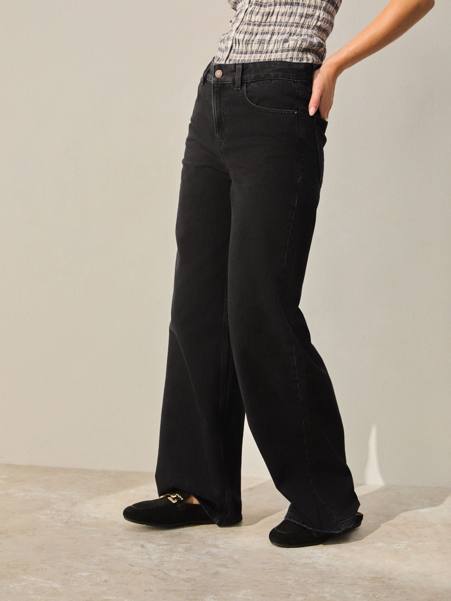 Women Black Wide Leg Jeans – Trendy High Waist Denim Pants for Pakistan | PRINDA